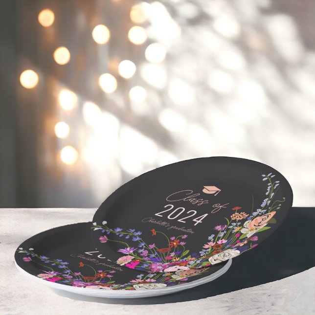 Plato De Papel Graduación de clases de escritura de flores silves (Modern chic wild flowers script class graduation paper plates on dark)