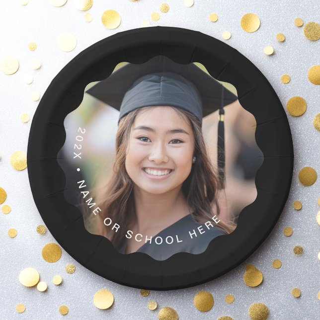 Plato De Papel Graduado de foto de nombre de frontera ondulada ne (Graduate photo name black wavy border graduation paper plates)