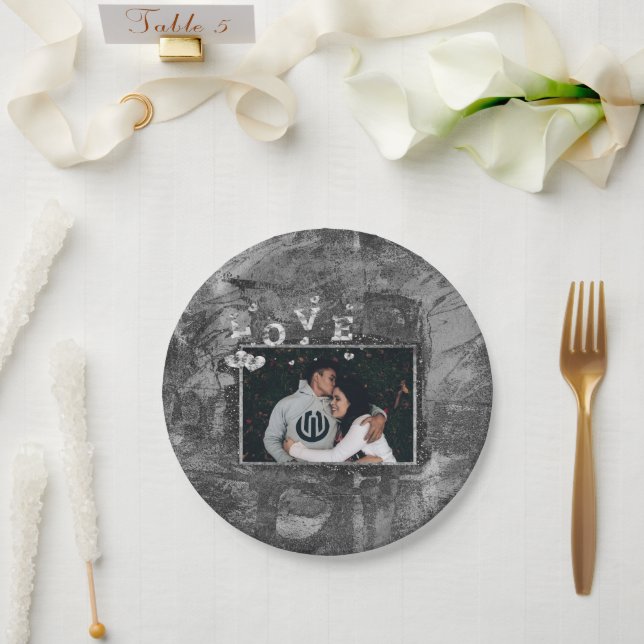 Plato De Papel Graffiti Love Grunge | Simple Faux Crystal Photo (Boda)