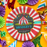 Plato De Papel Gran carnaval de Circo Superior Primer cumpleaños<br><div class="desc">Celebre con estilo con estas divertidas y modernas placas de papel de primer cumpleaños. El diseño es fácil de personalizar con tu propia redacción y tu familia y amigos estarán encantados cuando vean estos fabulosos platos fiestas.</div>