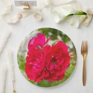Plato De Papel Grandes rosas rojas en el jardín