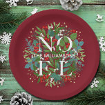 Plato De Papel Greenery Berries NOEL Navidades Red<br><div class="desc">La palabra NOEL y tu nombre entre las hojas de invierno y las bayas rojas,  blancas y doradas en un fondo rojo de arándanos profundo (o cualquier color),  estos platos de papel son elegantes para cualquier ocasión de Navidad de vacaciones. COINCIDIENDO con los artículos de nuestra tienda.</div>