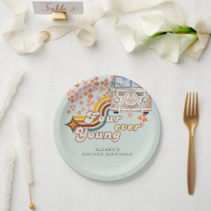 Plato De Papel Groovy Fourever Young daisy Van 4º cumpleaños