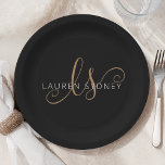 Plato De Papel Guión femenino de oro negro moderno monogramado<br><div class="desc">Moderna Placa De Papel Monogramada Con Guión Femenino De Oro Negro. Personalice fácilmente este moderno y elegante plato de papel con su monograma y nombre personalizado.</div>