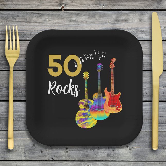 Plato De Papel Guitar 50 cumpleaños fiesta 50 rocas (Rock and roll 50th birthday party square paper plates cool guitars and gold typography on black)