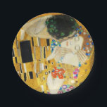 Plato De Papel Gustav Klimt La Pintura Art Nouveau del Kiss<br><div class="desc">Gustav Klimt The Kiss Vintage Art Nouveau Painting The Kiss (En alemán: Der Kuss) fue pintado por el pintor simbolista austríaco Gustav Klimt entre 1907 y 1908, el punto culminante de su época dorada, cuando pintó varias obras con un estilo dorado similar. La pintura es considerada una obra maestra de...</div>