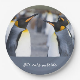 Plato De Papel Hace frío afuera de la foto del Rey Pingüino con t