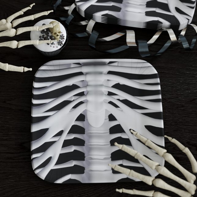 Plato De Papel Halloween blanco y negro con bromista en jaula (A spooky square skeleton paper plate for your halloween party)