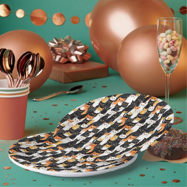 Plato De Papel Halloween de gatos blancos negros naranjas (Multi)