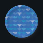 Plato De Papel Hanukkah Chanukah Chanukkiah Menorah Pattern Blue<br><div class="desc">Patrón Hanukkah Chanukah Chanukkiah Menorah Diseño minimalista moderno y de buen gusto en una gran variedad de tonos azules y blancos. Perfecto para las festividades judías y para celebrar el festival de las luces. Por Kierkegaard Design Studio.</div>