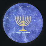 Plato De Papel Hanukkah Snowstorm Menorah<br><div class="desc">Por su fiesta de Chanukkah. Un brillante oro Hanukkah menorah y "Happy Hanukkah" en un brillante texto azul y blanco superpuesto en una imagen fractal azul y blanco que recuerda a copos de nieve en una tormenta. ¡Chag Sameach!</div>