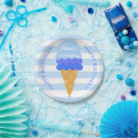 Plato De Papel Helado dulce primer cumpleaños fiesta niño azul<br><div class="desc">Para un fiesta de 1 cumpleaños con tema de helados dulces,  con un gran helado azul sobre un fondo de rayas blancas y azul pastel. Personalice y agregue el nombre del niño y la edad. El texto: ¡Feliz cumpleaños!</div>