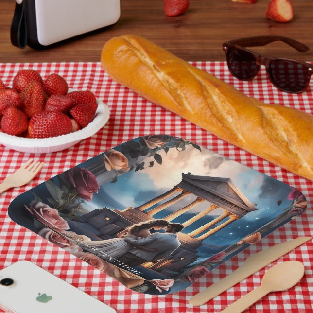 Plato De Papel Hermosa novia y novio parados a orillas del mar (Picnic)