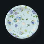 Plato De Papel Hidrangea azul acuarela y patrón floral Rosa<br><div class="desc">Añade un acento floral a tu evento con estos hermosos platos de papel. Presenta un patrón floral de hortensias azules y blancas y rosas con otros acentos verdes y florales sobre un fondo azul claro. Estas placas de papel floral son perfectas para fiestas de jardín, cumpleaños, duchas para bebés y...</div>
