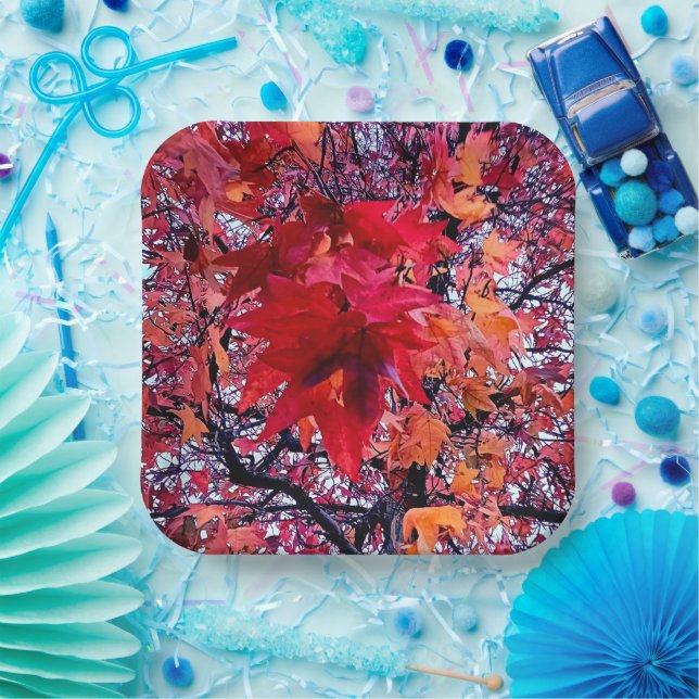 Plato De Papel Hojas rojas brillantes (Fiesta)