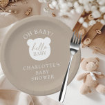Plato De Papel Hola Bear Bebé Es un Chico<br><div class="desc">Este encantador diseño de bebé presenta un adorable motivo de oso, perfecto para celebrar la llegada de un pequeño nuevo. El diseño es dulce y caprichoso, con las palabras "hola bebé", el bebé de oso, que le dan un toque divertido al conjunto. Ideal para una ducha sin diferencias de género,...</div>