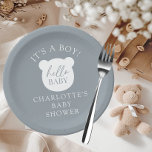 Plato De Papel Hola Bear Bebé Es un Chico<br><div class="desc">Este encantador diseño de bebé presenta un adorable motivo de oso, perfecto para celebrar la llegada de un pequeño nuevo. El diseño es dulce y caprichoso, con las palabras "hola bebé", el bebé de oso, que le dan un toque divertido al conjunto. Ideal para una ducha sin diferencias de género,...</div>