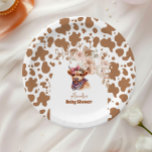 Plato De Papel Holy Cow Highland Cow Baby Shower<br><div class="desc">Sirva sus dulces con encanto en la ducha de su bebé usando nuestras planchas de papel Baby Shower Highland Cow! Estos deliciosos platos presentan un diseño adorable que añade un toque de elegancia rústica a su celebración. Características principales: Adorable diseño de vacas Highland: Mostrando una florida vaca de montaña rodeada...</div>