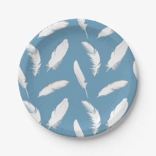 Plato De Papel Impresión de plumas blancas en azul denim claro