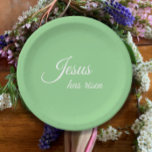 Plato De Papel Jesús Se Ha Levantado Elegante Pascua Verde Cristi<br><div class="desc">"Jesús se ha levantado" escrito en elegante escritura blanca añadirá inspiración de fe a tu mesa de Pascua. Estos platos modernos y sencillos de escritura en papel se verán muy bien en su mesa de Pascua. El color verde pastel es sólido, tomado de la fotografía floral primaveral. Añade flores cortadas,...</div>