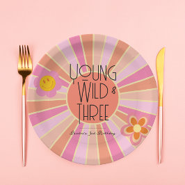 Plato De Papel Joven, salvaje y tres | Placas de cumpleaños para