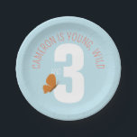 Plato De Papel Jóvenes silvestres y tres cumpleaños<br><div class="desc">Este lindo plato de fiesta presenta un patrón de puntas polka de ladybugs ilustrados a mano para agregar encanto inspirado en la naturaleza a cualquier fiesta de cumpleaños,  ducha de bebé o celebración al aire libre.</div>