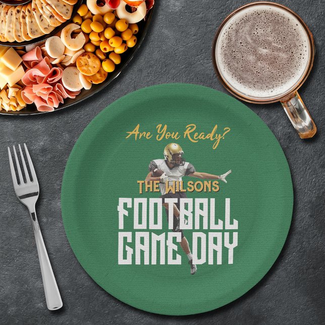 Plato De Papel Juego en jugador de fútbol en verde (Game on football player on green paper plates)