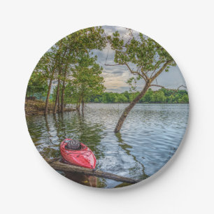Plato De Papel Kayak flotando en el lago Table Rock