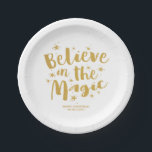 Plato De Papel La Caligrafía De Oro Cree En Los Navidades Mágicos<br><div class="desc">La Caligrafía De Oro Cree En Las Placas De Papel De Los Navidades Mágicos</div>