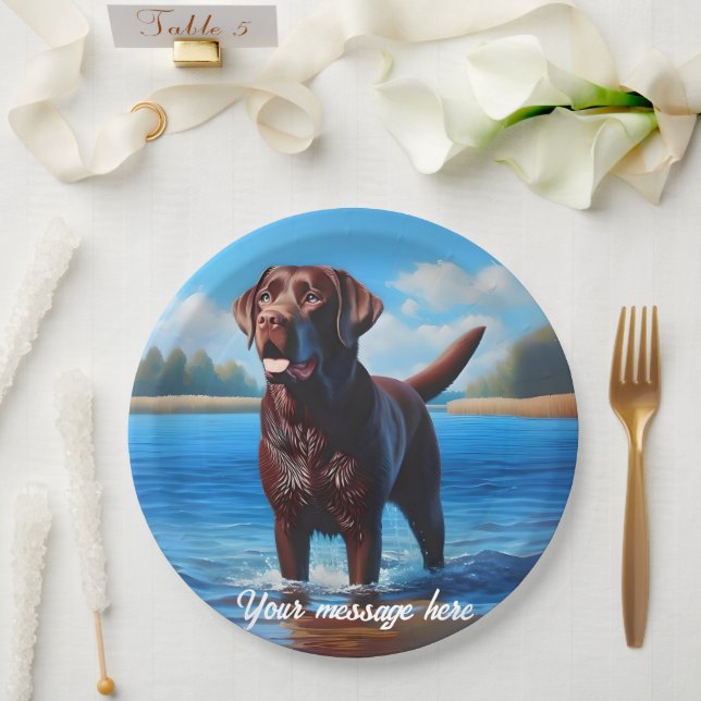 Plato De Papel Labrador de chocolate y lago azul (Boda)