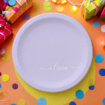 Plato De Papel Lavender Purple Girly Script Monograma Nombre mode<br><div class="desc">Monograma Lavender Purple Añade Su Propio Nombre Script Fiesta Placas. Esto hace que el dulce perfecto cumpleaños 16,  boda,  ducha de novia,  aniversario,  ducha de bebé o fiesta de soltera sea regalo para alguien que ama el lujo glam y los estilos de moda.</div>