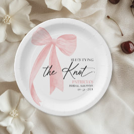 Plato De Papel Lazo Rosa Sonrojado Ella Está Atando el Nudo Desay