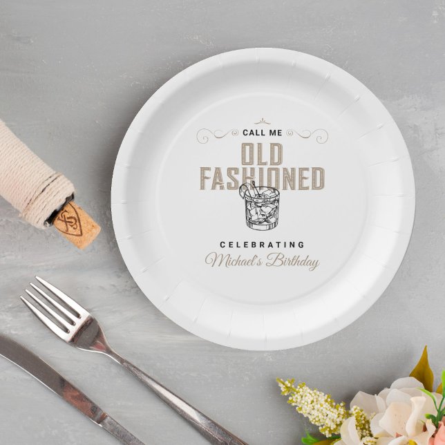 Plato De Papel Llámame Antiguo Fashion Retro White Whiskey Cumple (Subido por el creador)