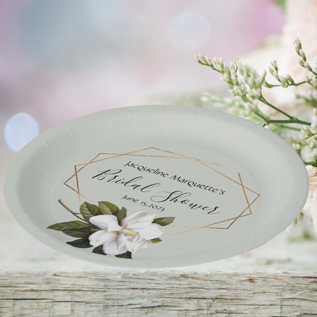 Plato De Papel Magnolia Bridal Shower con oro y sabio (Sage green Magnolia blossom theme for a bridal shower)