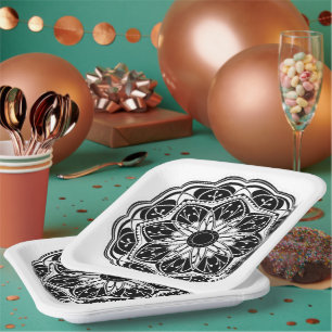 Plato De Papel Mandalá floral cuadrado en blanco y negro