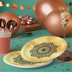 Plato De Papel Mandalá negro sobre fondo dorado suave