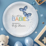 Plato De Papel Mariposas azules por Baby Shower de dos gemelos<br><div class="desc">Este lindo plato de papel de bebé con tema de mariposas tiene dos mariposas azules y es perfecto para una ducha de bebé de niños gemelos. El diseño se acentúa con el lúgubre texto "debido a los dos BEBÉS" que combina la escritura a mano moderna con letras en bloques multicolores...</div>