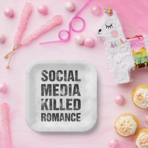 Plato De Papel Medios sociales matan romance