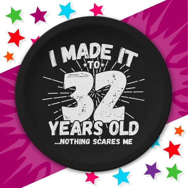 Plato De Papel Meme sarcástico de 32 años de antigüedad: 32 años  (Subido por el creador)