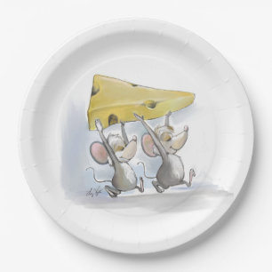 Plato De Papel Micrófono Y Mac Llevando La Placa De Papel Queso