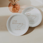 Plato De Papel Minimalista elegante ensayo Cena blanca<br><div class="desc">Eleva tu celebración boda con la perfecta mezcla de minimalismo y elegancia encarnada en nuestras Placas de papel blanco adornadas con un sutil monograma. Aproveche la sofisticación sin esfuerzo y haga que su día especial sea verdaderamente memorable. Coordina con la colección Invitación a la Boda "Chloe". Descubra el conjunto completo...</div>