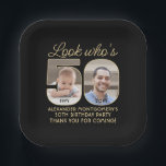 Plato De Papel Mira quién es 50 Black & Gold Happy Birthday 2 Pho<br><div class="desc">¡Mira quién tiene 50 años! Añada un toque elegante y personalizado a las decoraciones de fiestas de 50 años para él o ella con elegantes platos de papel fotográfico personalizado. Las imágenes y la redacción de esta plantilla son sencillas para el personalizar (IMAGE PLACEMENT TIP: Una forma sencilla de colocar...</div>