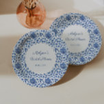 Plato De Papel Moda Chinoiserie Impresión azul y blanca Ducha de<br><div class="desc">Patrón de fondo chinoiserie pintado a mano azul y blanco basado en un patrón visto en un jengibre vintage. Si prefieres el círculo central con un borde plano (en lugar de la vieira), esta opción está disponible. Debajo de los cuadros de personalización de texto, "haga clic en el personalizar más...</div>