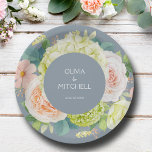 Plato De Papel Moda Watercolor Florals Dusty Blue Boda<br><div class="desc">Hermosa acuarela de hortensias blancas y verdes,  rosas rosas y cremas,  margaritas,  flores pequeñas y hojas sobre azul polvoriento,  personaliza estas placas de papel para tu boda,  ducha de novia,  fiesta de compromiso,  con tus detalles en letras blancas de moda. COINCIDIENDO con los artículos de nuestra tienda.</div>