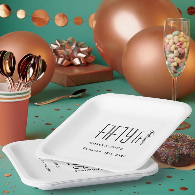 Plato De Papel Modern Fifty and Fabulous Bold 50th Birthday Party (Multi)