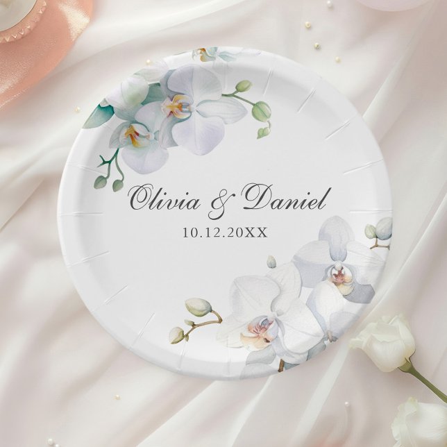 Plato De Papel Moderno Boda elegante de orquídeas blancas (Modern Elegant White Orchid Wedding Paper Plates on a wedding place with a white rose.
)