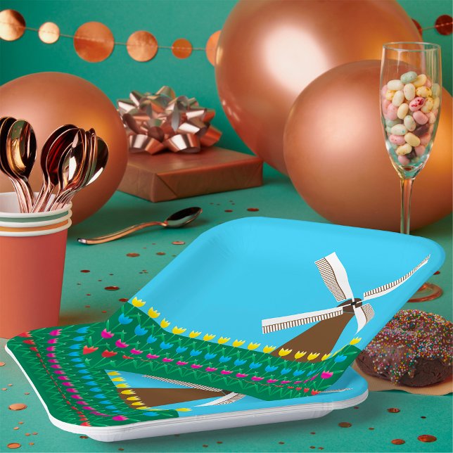 Plato De Papel Molino de viento entre las flores de tulipán (Subido por el creador)