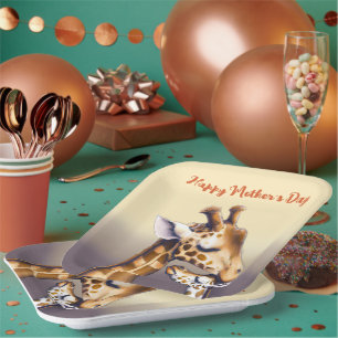 Plato De Papel Momento conmovedor entre la madre jirafa y la tern