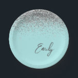 Plato De Papel Monograma de brillo plateado azul teal Aqua<br><div class="desc">Platos de fiesta con nombre y monograma inicial de brillo plateado azul teal Aqua. Esto hace el regalo perfecto para cumpleaños de 16 años,  boda,  despedida de soltera,  aniversario,  baby shower o fiesta de soltera para alguien que ama el lujo glamuroso y los estilos chic.</div>