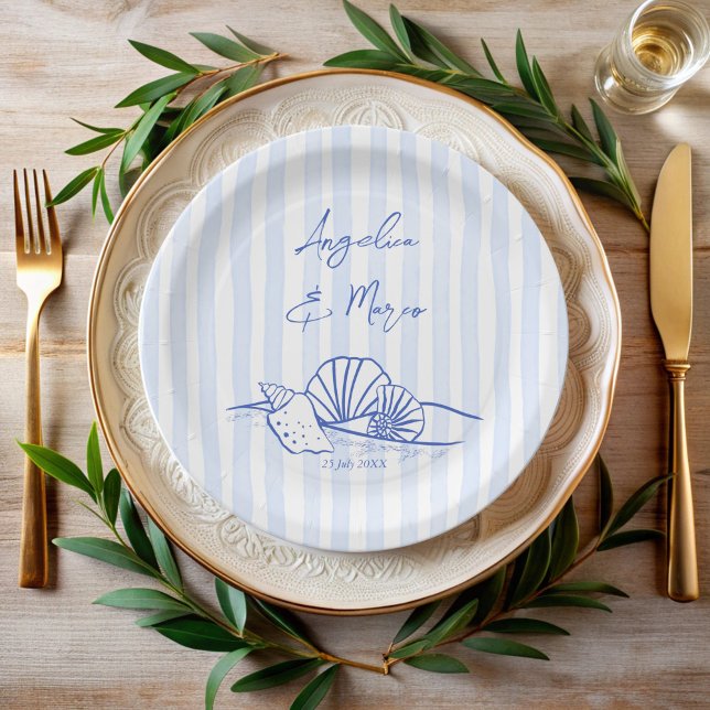 Plato De Papel Monograma de casamiento en playa de borde ondulado (Seashells handrawn blue wavy border beach wedding monogrammed paper plates personalized table decor)